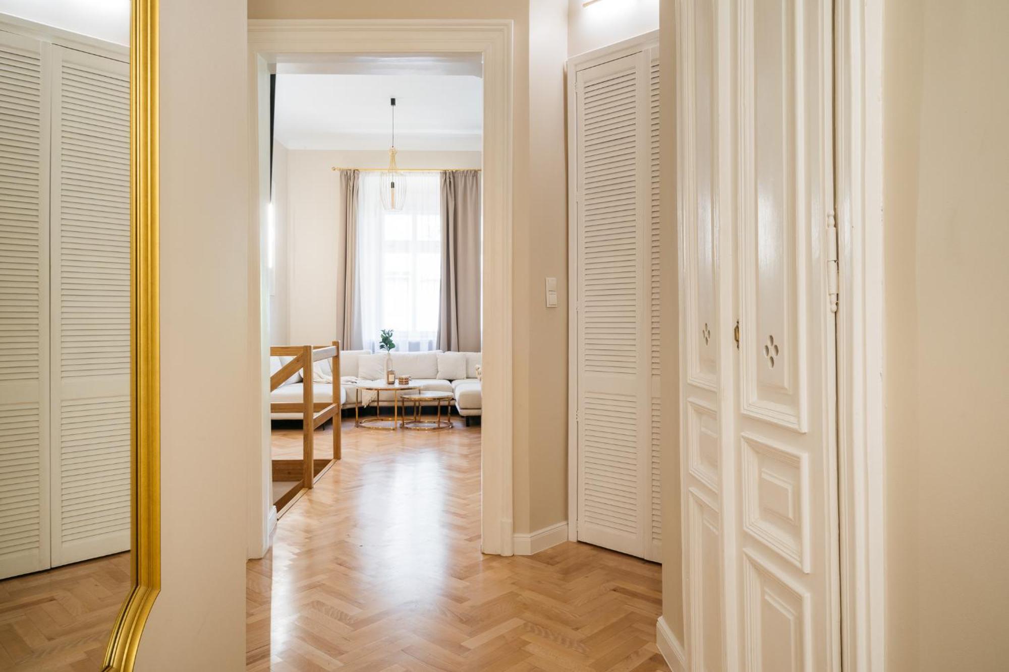 Old Town Oasis - Loftaffair Apartment คราคูฟ ภายนอก รูปภาพ
