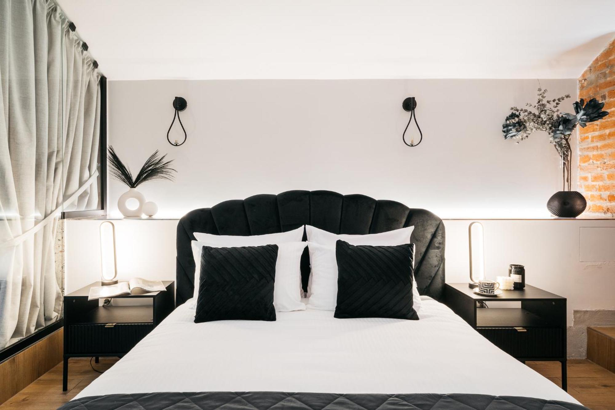 Old Town Oasis - Loftaffair Apartment คราคูฟ ภายนอก รูปภาพ